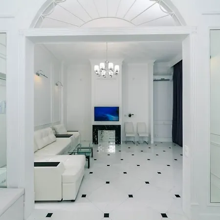 Luxury Beatiful On Pyshkinska Street *