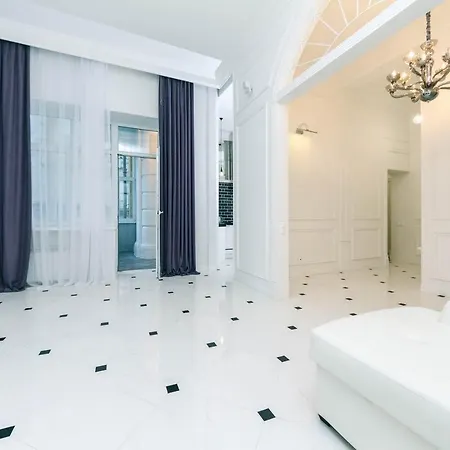 Luxury Beatiful On Pyshkinska Street Апартаменти