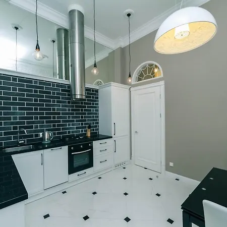 Апартаменти Luxury Beatiful On Pyshkinska Street