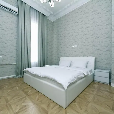 Luxury Beatiful On Pyshkinska Street Київ