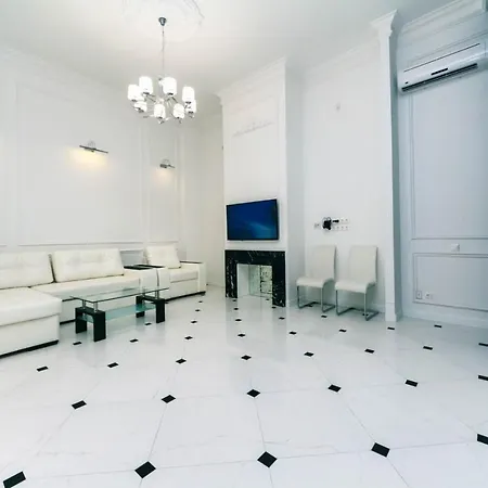 Luxury Beatiful On Pyshkinska Street *