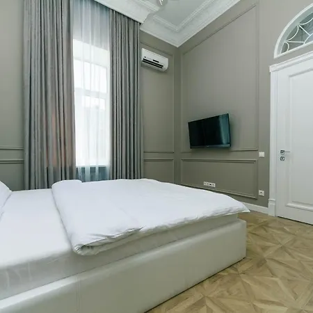 Luxury Beatiful On Pyshkinska Street * Київ