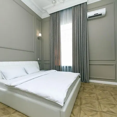 Luxury Beatiful On Pyshkinska Street *